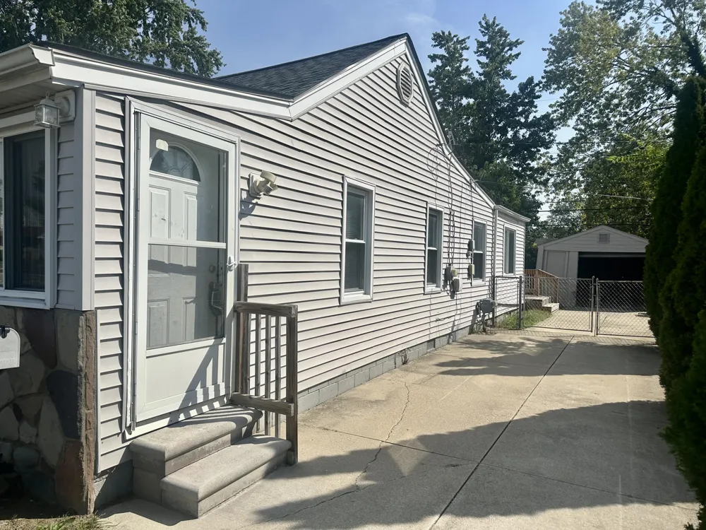 22464 Rein Avenue Eastpointe City, MI 48021