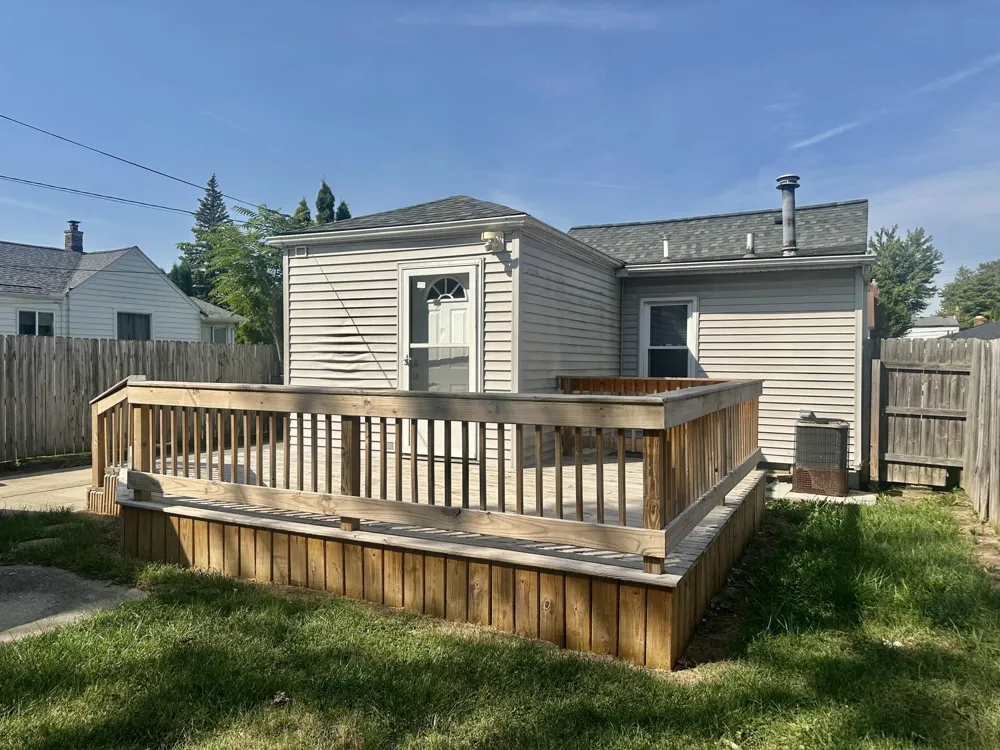 22464 Rein Avenue Eastpointe City, MI 48021