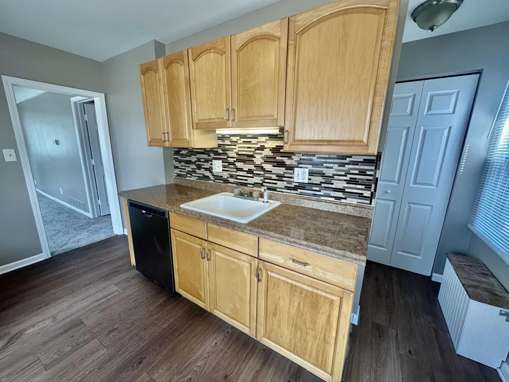 22464 Rein Avenue Eastpointe City, MI 48021
