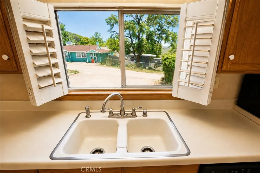 637 Birch Frazier Park, CA 93225