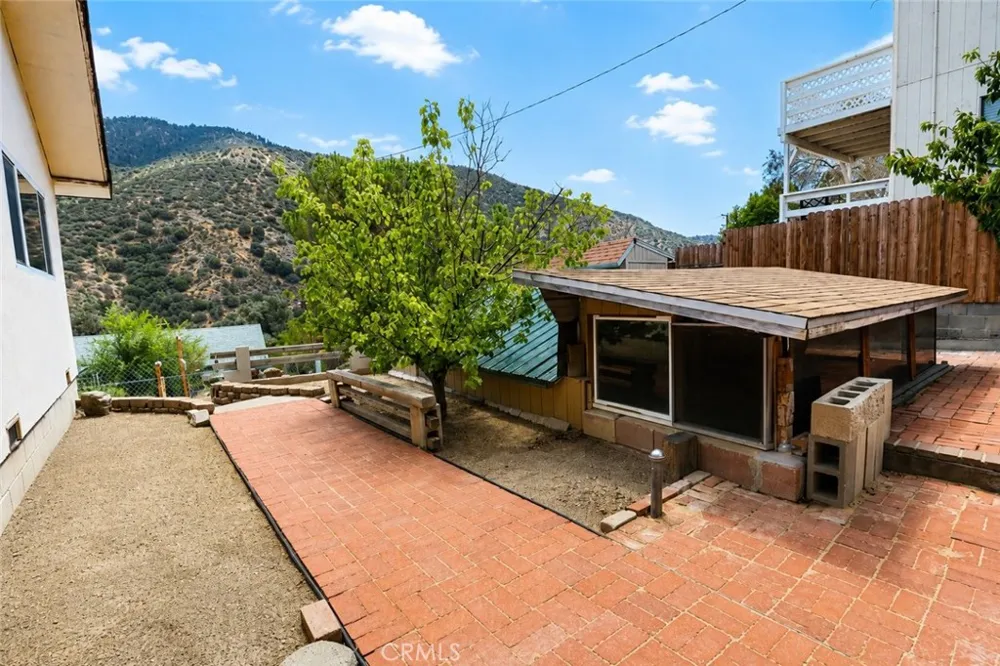 637 Birch Frazier Park, CA 93225