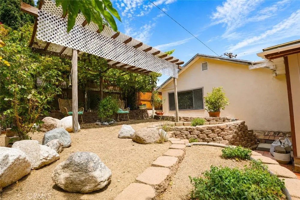 637 Birch Frazier Park, CA 93225