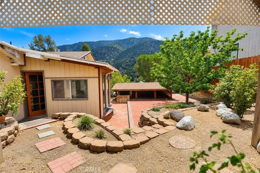 637 Birch Frazier Park, CA 93225