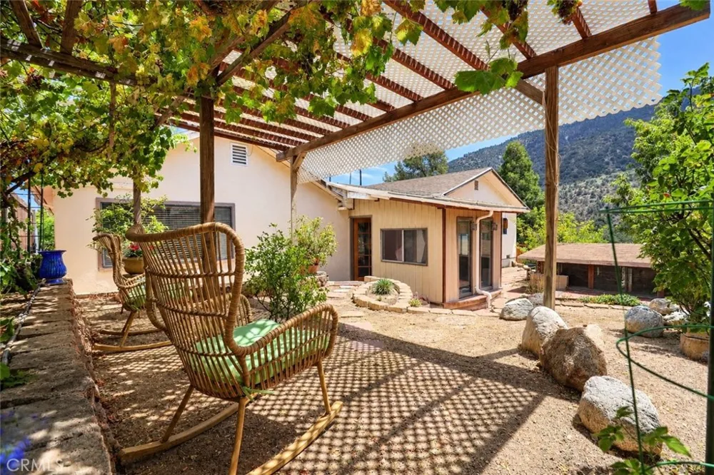 637 Birch Frazier Park, CA 93225