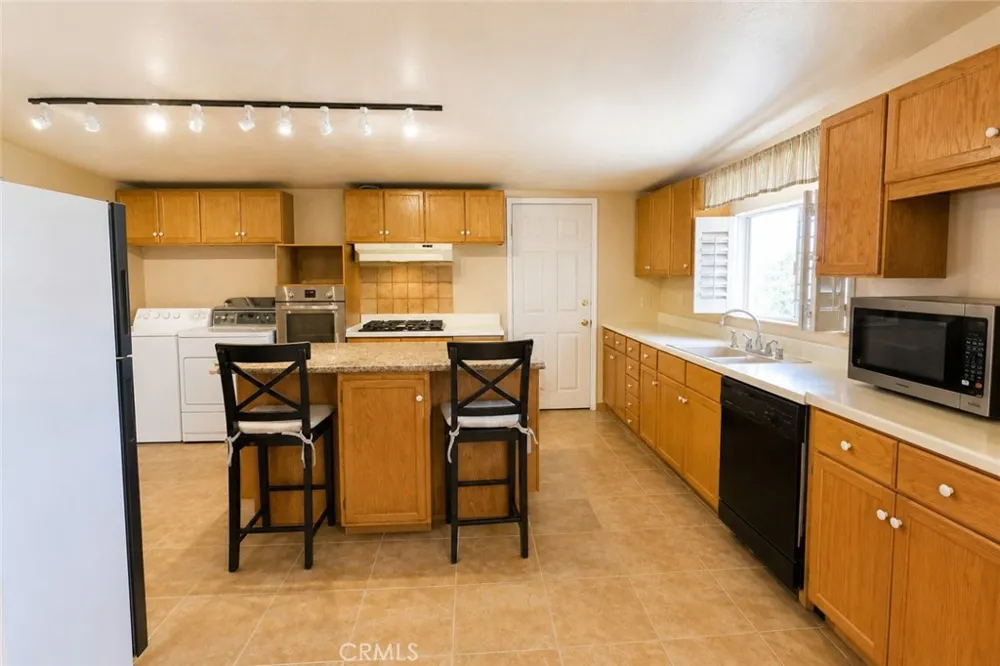 637 Birch Frazier Park, CA 93225