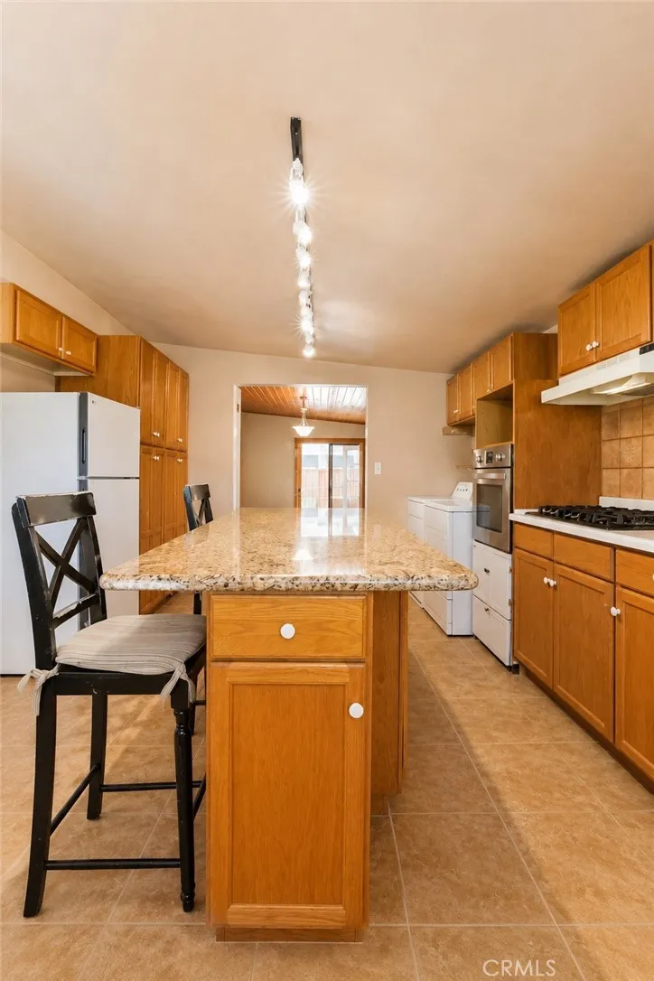 637 Birch Frazier Park, CA 93225