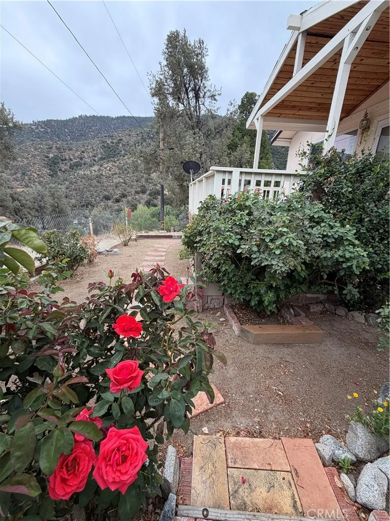 637 Birch Frazier Park, CA 93225