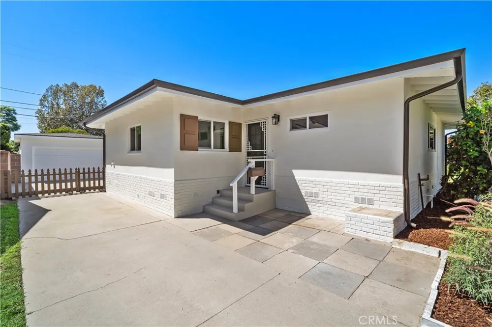 2929 Studebaker Long Beach, CA 90815