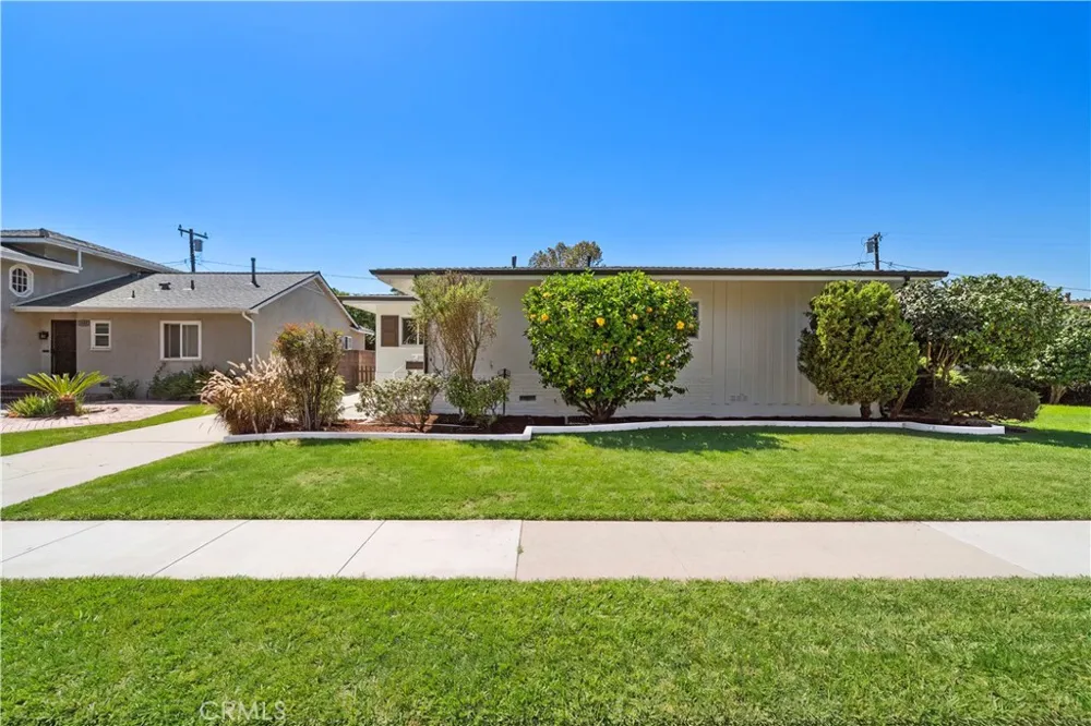 2929 Studebaker Long Beach, CA 90815