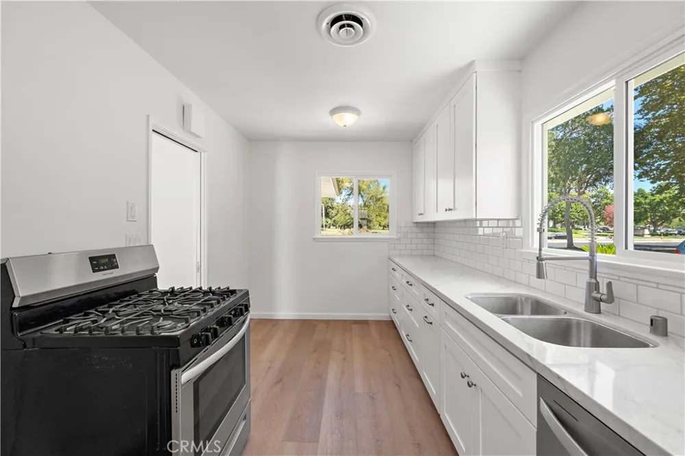 2929 Studebaker Long Beach, CA 90815