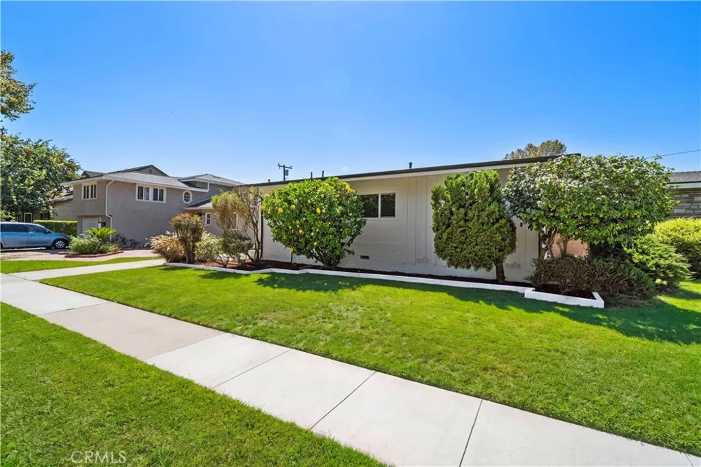 2929 Studebaker Long Beach, CA 90815
