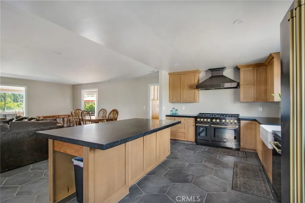 1463 S Citrus Avenue Escondido, CA 92027