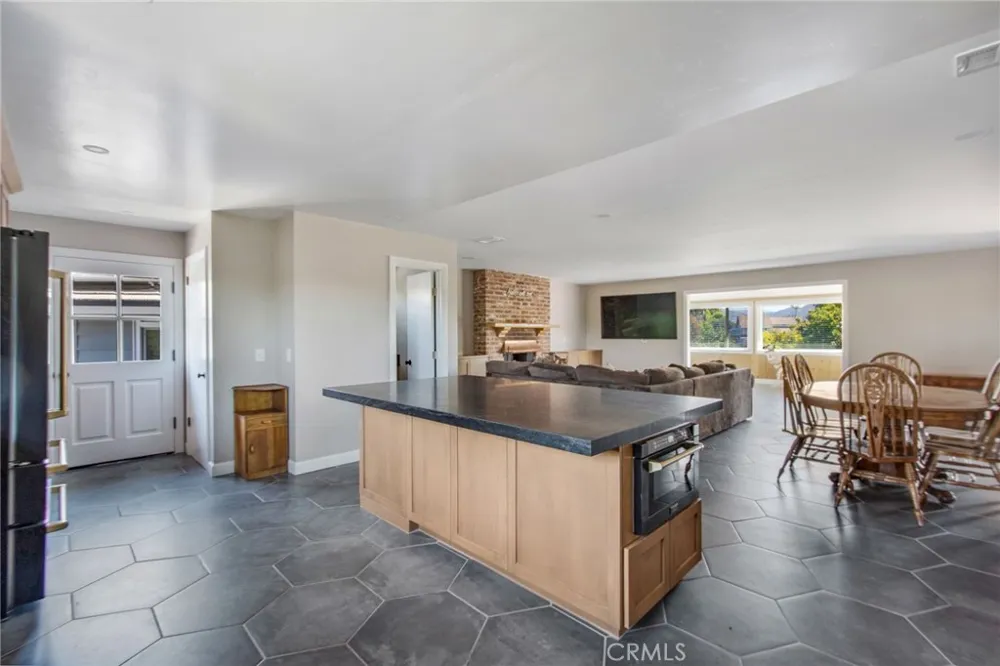 1463 S Citrus Avenue Escondido, CA 92027