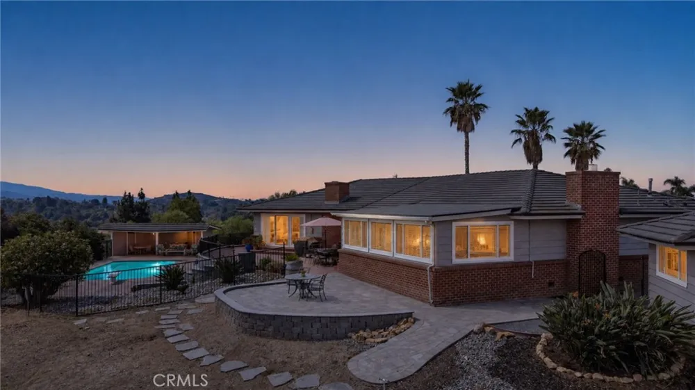 1463 S Citrus Avenue Escondido, CA 92027