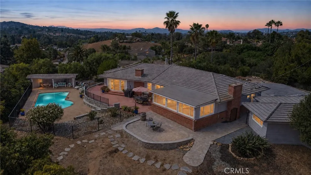 1463 S Citrus Avenue Escondido, CA 92027