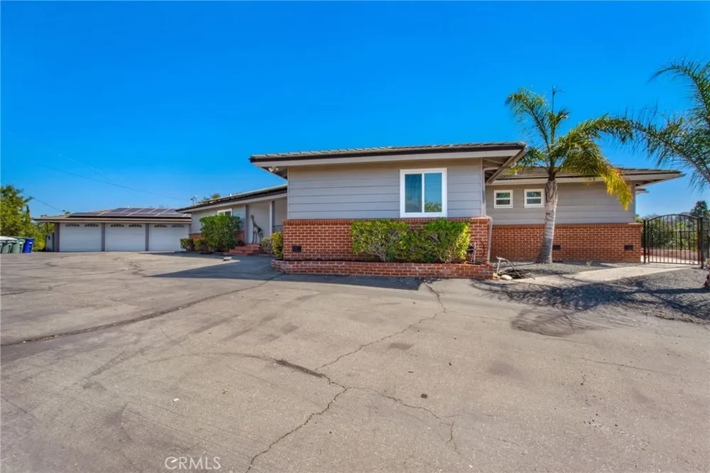 1463 S Citrus Avenue Escondido, CA 92027