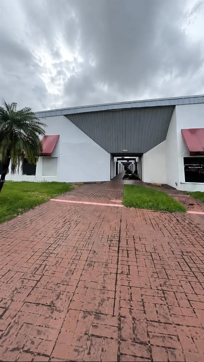 7311 NW 12th St #7 Miami, FL 33126