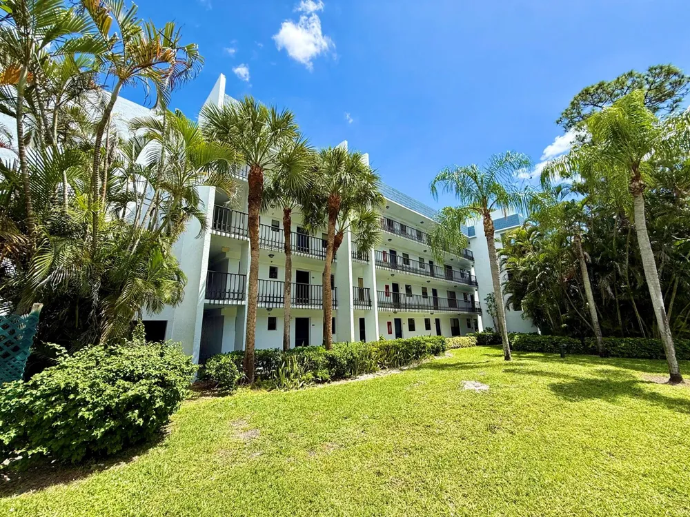 4760 Lucerne Lakes Boulevard W #105 Lake Worth, FL 33467