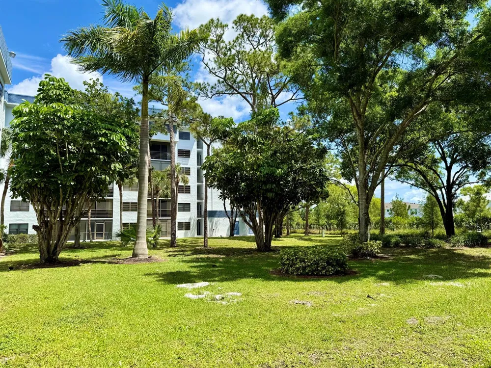 4760 Lucerne Lakes Boulevard W #105 Lake Worth, FL 33467