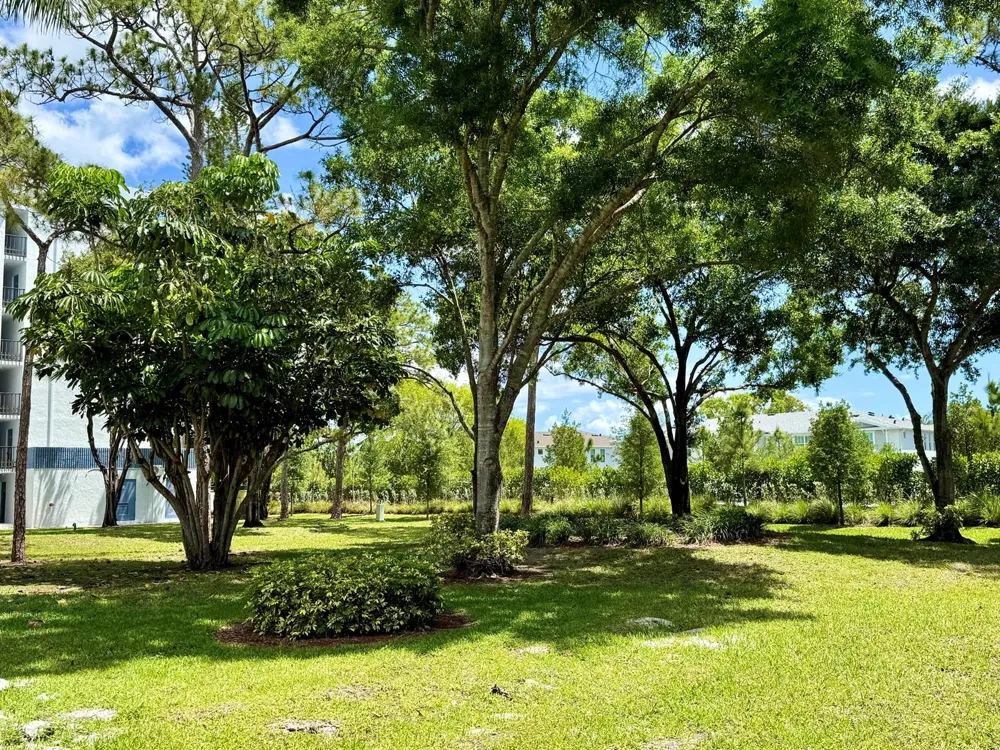 4760 Lucerne Lakes Boulevard W #105 Lake Worth, FL 33467