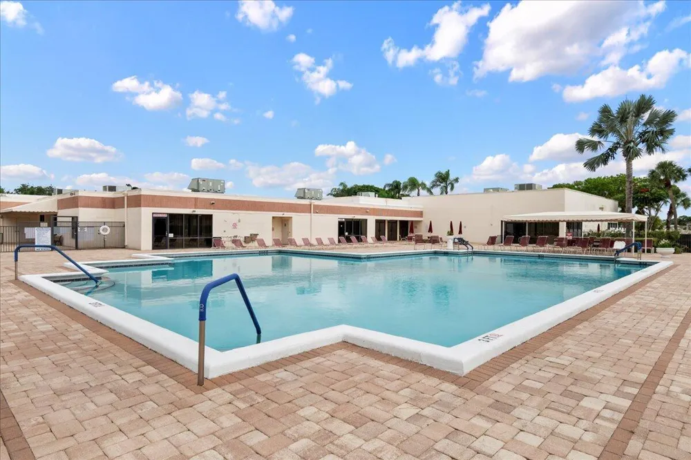 4760 Lucerne Lakes Boulevard W #105 Lake Worth, FL 33467