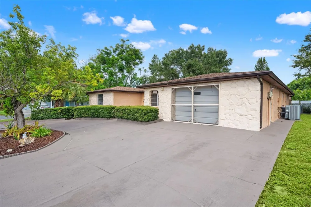 9926 LAKESIDE LANE Port Richey, FL 34668