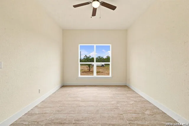 140 SYLASHAYES LOOP Pleasanton, TX 78064