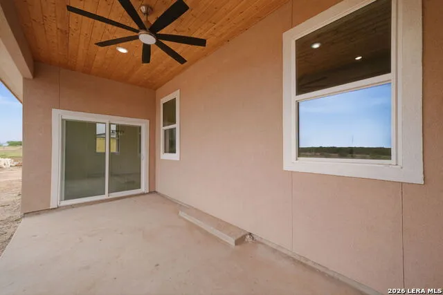 140 SYLASHAYES LOOP Pleasanton, TX 78064
