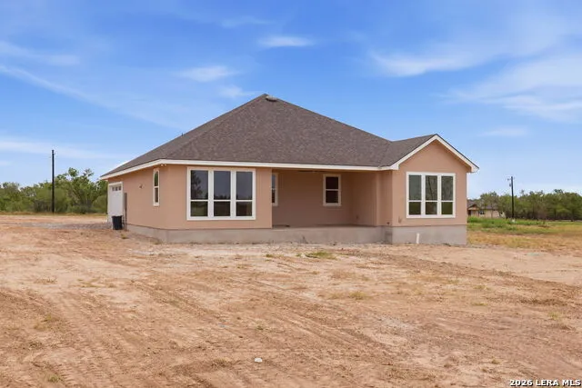 140 SYLASHAYES LOOP Pleasanton, TX 78064
