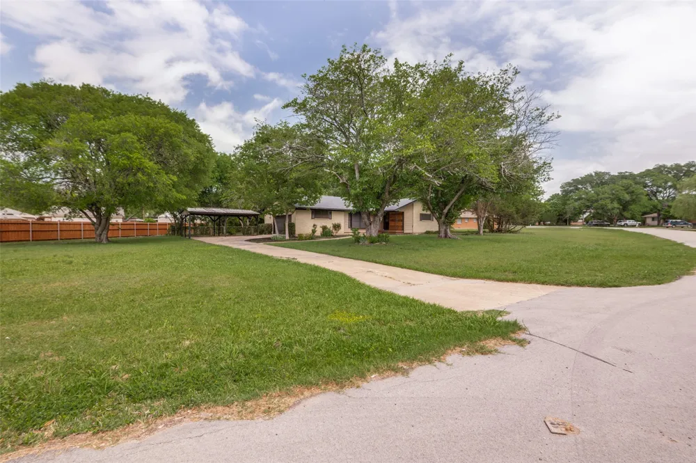 1533 E Springcrest Circle Lancaster, TX 75134