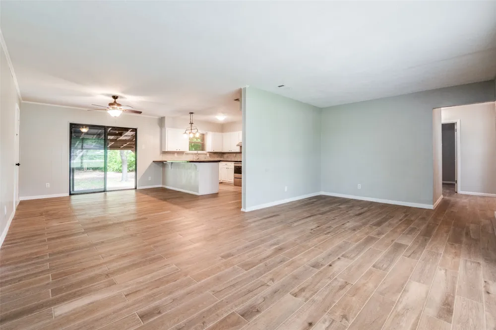 1533 E Springcrest Circle Lancaster, TX 75134