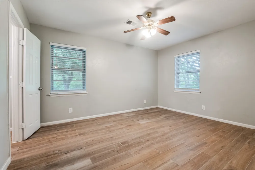 1533 E Springcrest Circle Lancaster, TX 75134