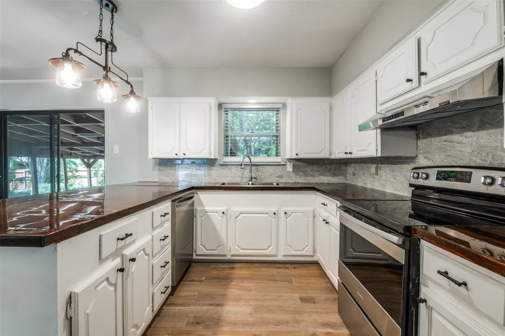 1533 E Springcrest Circle Lancaster, TX 75134