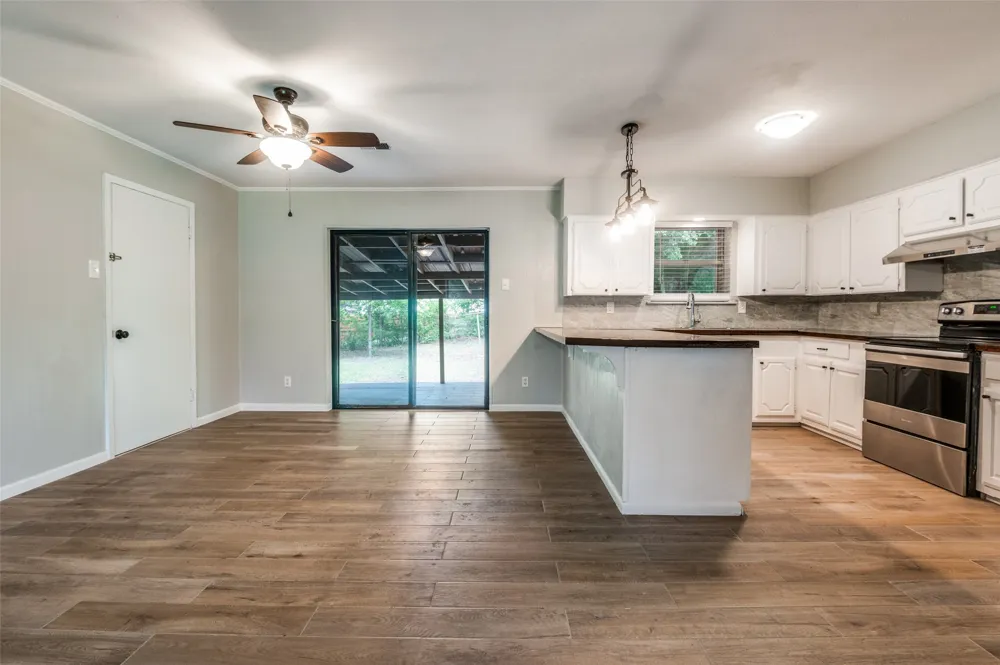 1533 E Springcrest Circle Lancaster, TX 75134