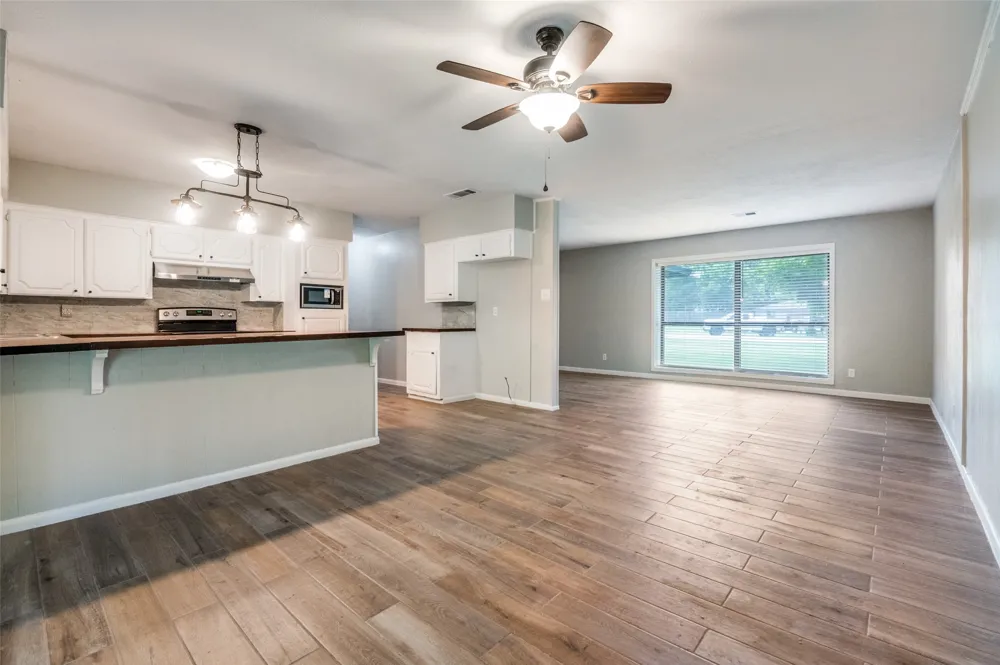 1533 E Springcrest Circle Lancaster, TX 75134