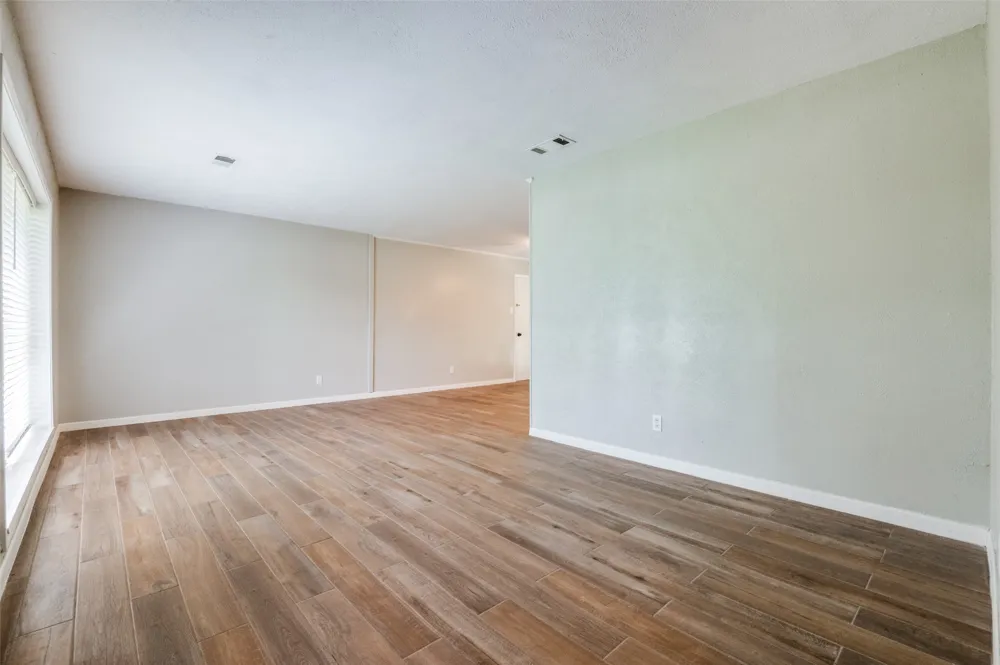 1533 E Springcrest Circle Lancaster, TX 75134