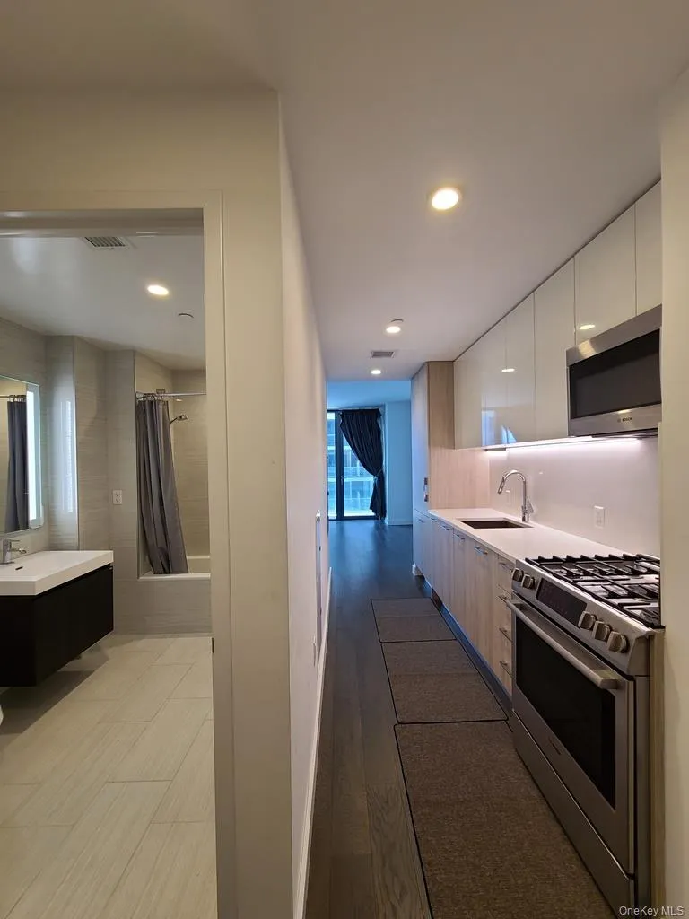 131-05 40th Road #18L Flushing, NY 11354