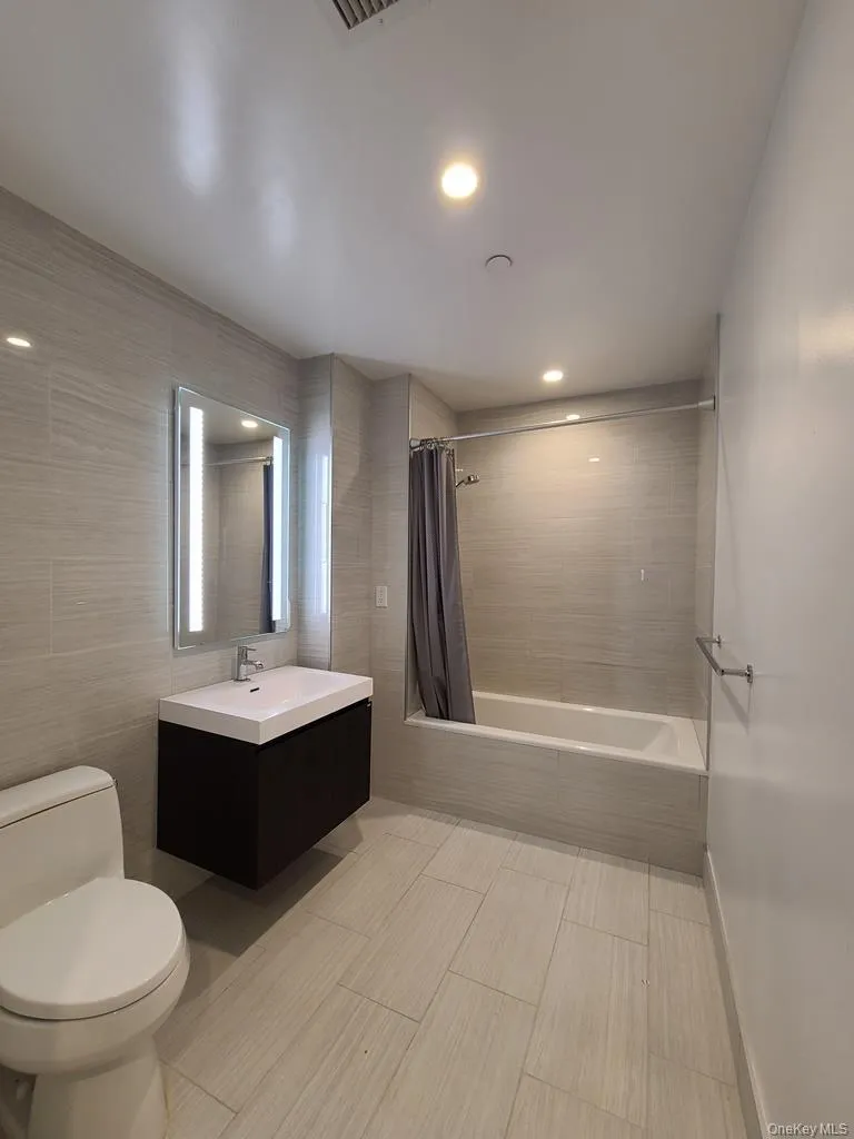 131-05 40th Road #18L Flushing, NY 11354