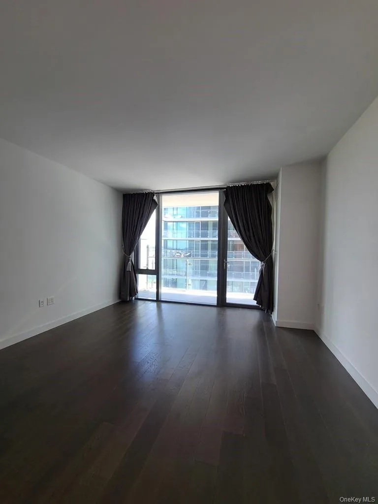 131-05 40th Road #18L Flushing, NY 11354