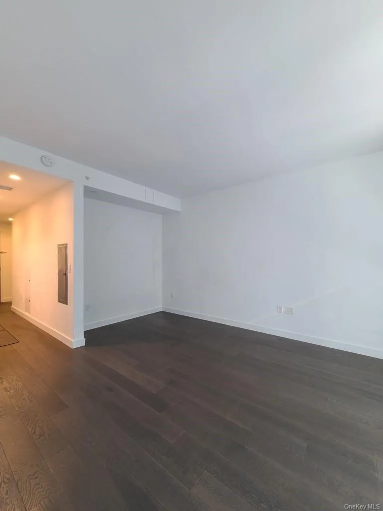 131-05 40th Road #18L Flushing, NY 11354
