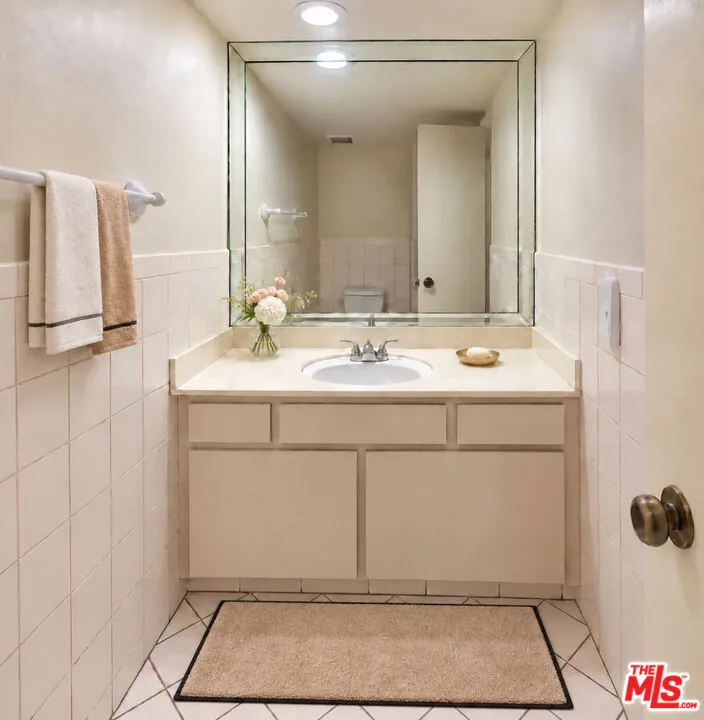 15149 Magnolia Boulevard #D Los Angeles, CA 91403