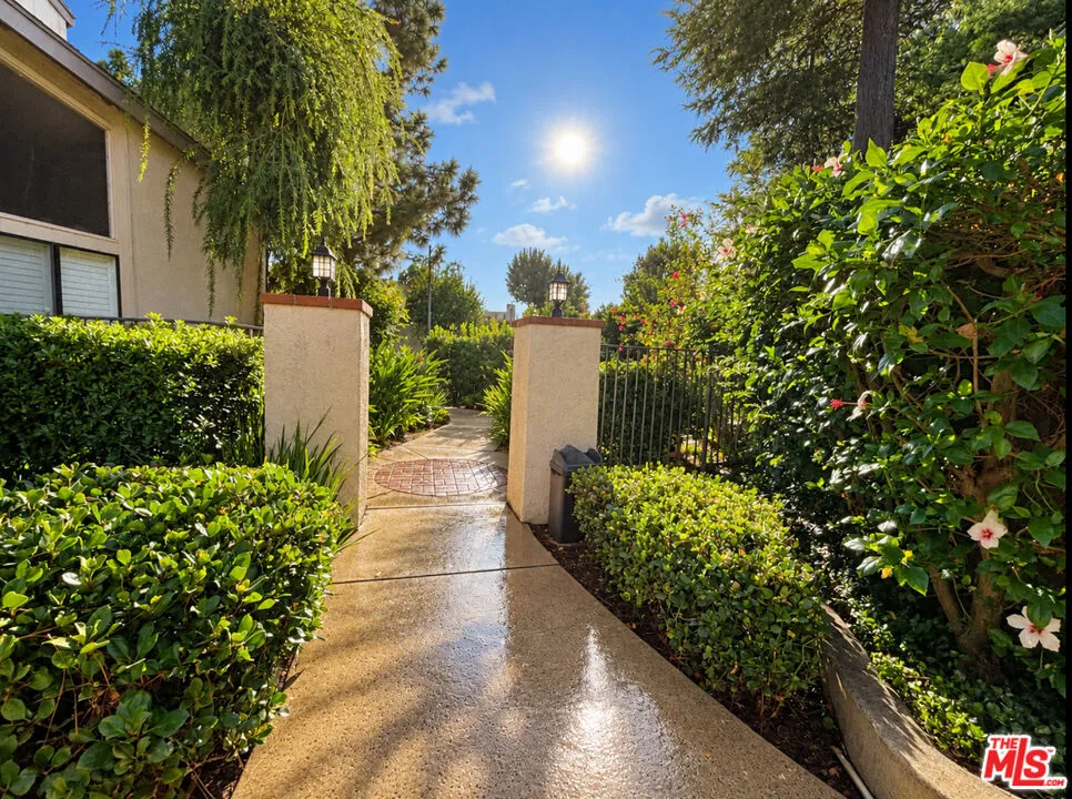 15149 Magnolia Boulevard #D Los Angeles, CA 91403