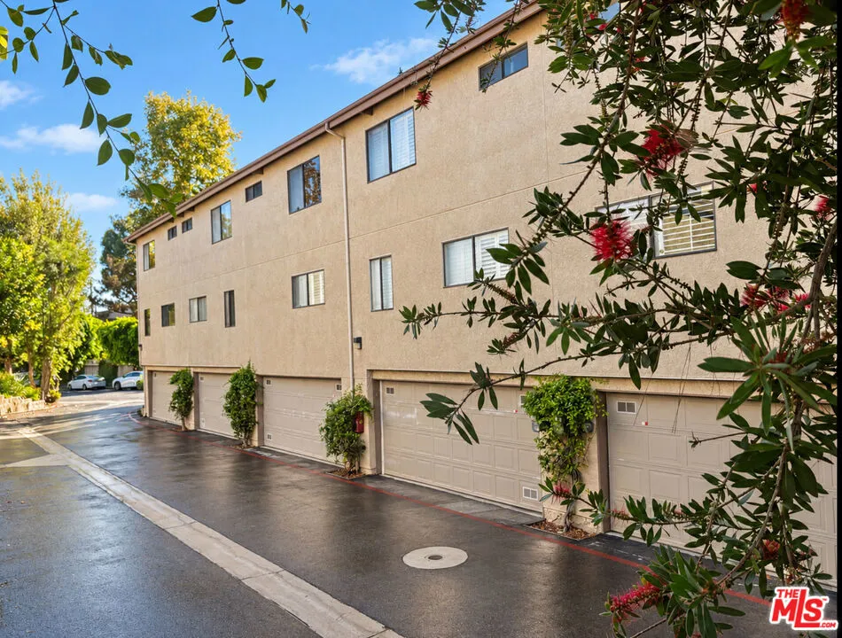 15149 Magnolia Boulevard #D Los Angeles, CA 91403