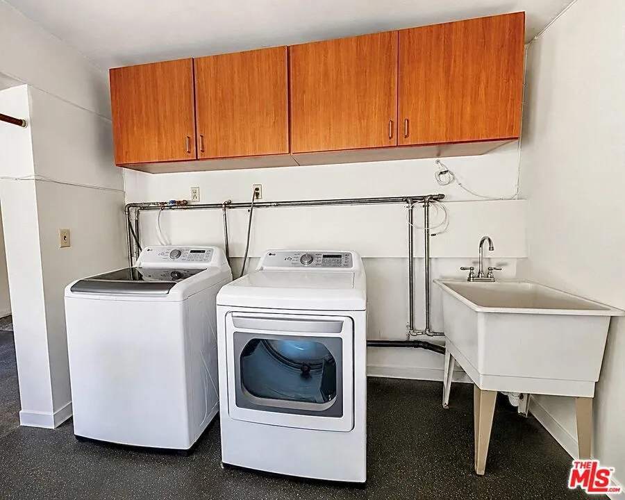 15149 Magnolia Boulevard #D Los Angeles, CA 91403