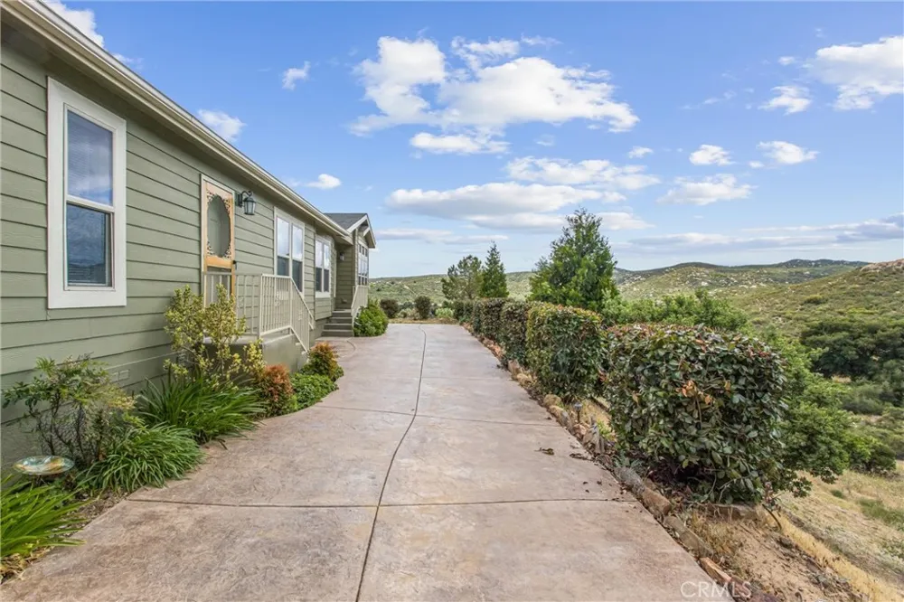 47112 Woodcliff Drive Banning, CA 92220