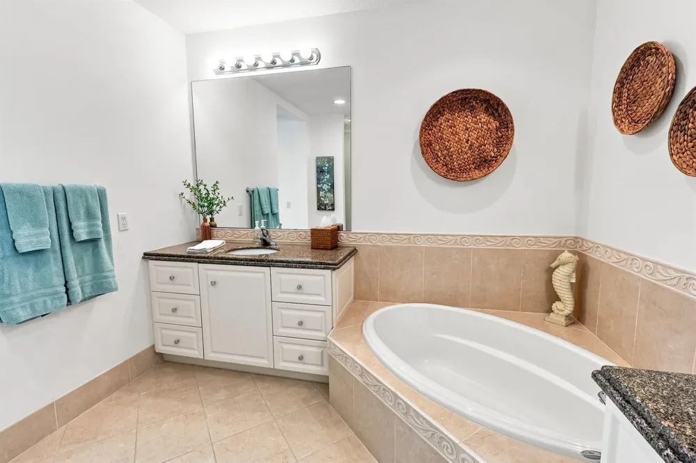 26 HARBOUR ISLE DRIVE W #102 Fort Pierce, FL 34949