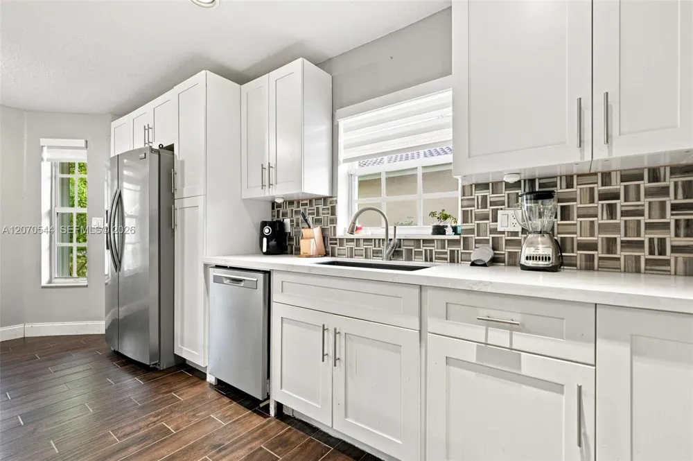2220 NW 137th Ave Sunrise, FL 33323