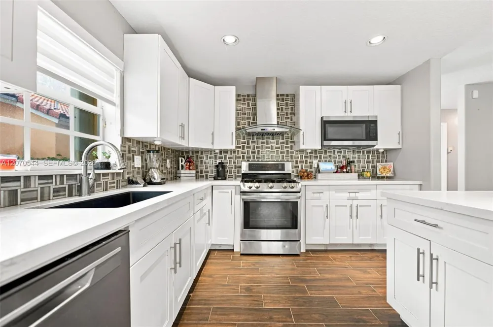 2220 NW 137th Ave Sunrise, FL 33323