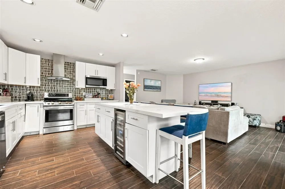 2220 NW 137th Ave Sunrise, FL 33323