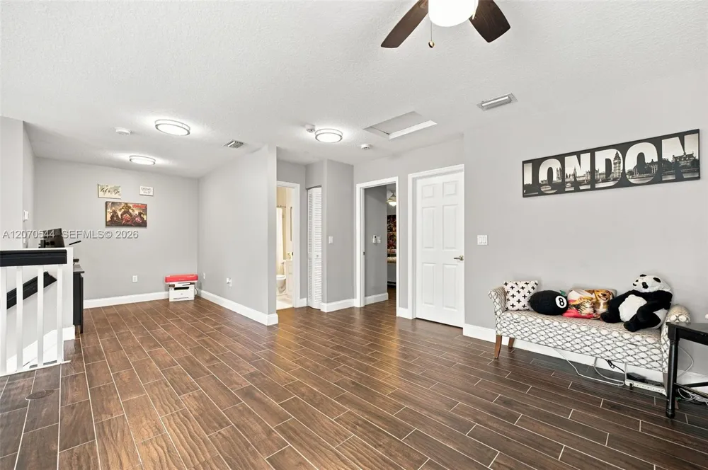 2220 NW 137th Ave Sunrise, FL 33323